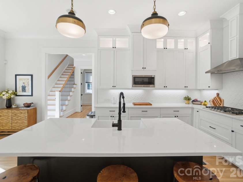 6545 Gardner Lane, Charlotte, NC 28270.  MLS# CAR4376700, YatesRealty ID 20203. 