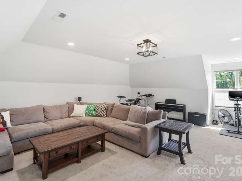 6545 Gardner Lane, Charlotte, NC 28270.  MLS# CAR4376700, YatesRealty ID 20203. 