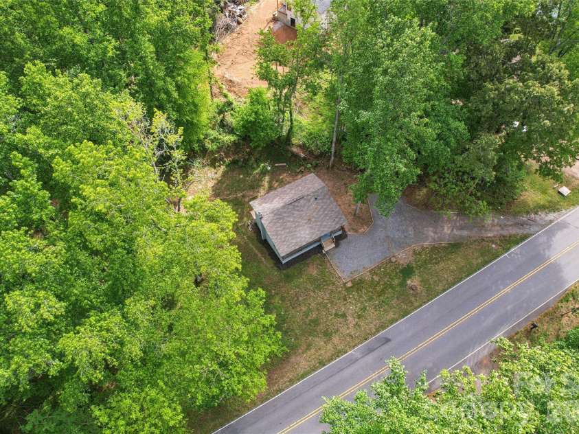 1014 Mountain Street, Cherryville, NC 28021.  MLS# CAR4376078, YatesRealty ID 20205. Driveway has a turnaround section