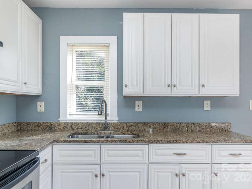 2630 Druid Hills Way, Charlotte, NC 28206.  MLS# CAR4205213, YatesRealty ID 20205. 