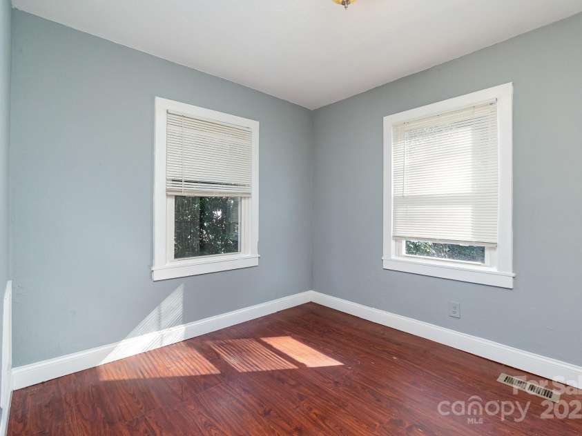 2630 Druid Hills Way, Charlotte, NC 28206.  MLS# CAR4205213, YatesRealty ID 20205. 