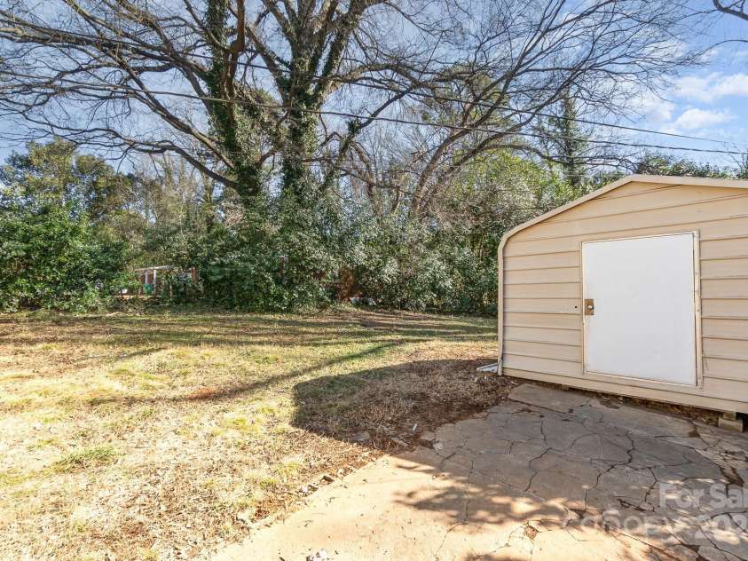 2630 Druid Hills Way, Charlotte, NC 28206.  MLS# CAR4205213, YatesRealty ID 20205. 