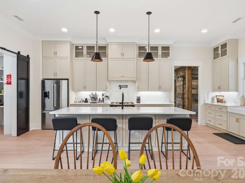 2855 Long Run Farm Road, Mount Pleasant, NC 28124.  MLS# CAR4371280, YatesRealty ID 20206. Luxury Kitchen