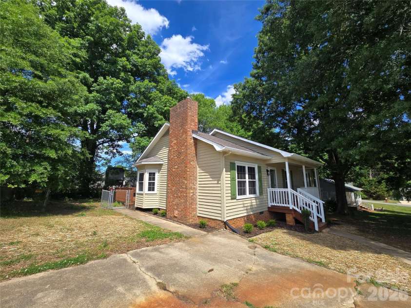 2306 Firmin Court, Gastonia, NC 28056.  MLS# CAR4378703, YatesRealty ID 20207. 