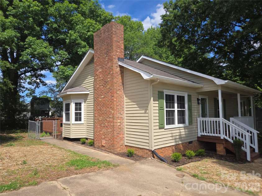 2306 Firmin Court, Gastonia, NC 28056.  MLS# CAR4378703, YatesRealty ID 20207. 