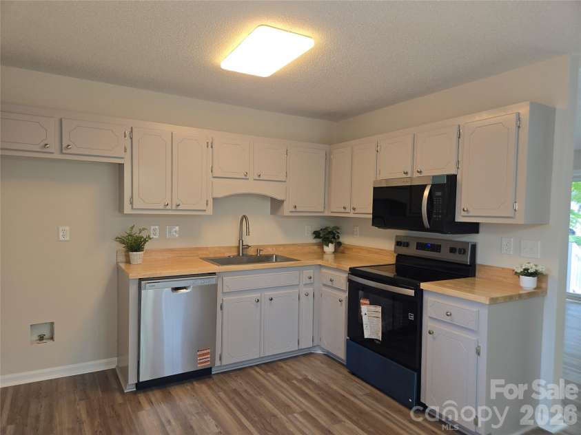2306 Firmin Court, Gastonia, NC 28056.  MLS# CAR4378703, YatesRealty ID 20207. 