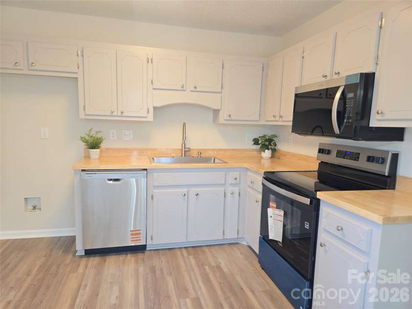 2306 Firmin Court, Gastonia, NC 28056.  MLS# CAR4378703, YatesRealty ID 20207. 