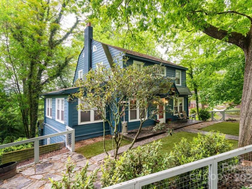 1 Kenilworth Road, Asheville, NC 28803.  MLS# CAR4241004, YatesRealty ID 20208. 