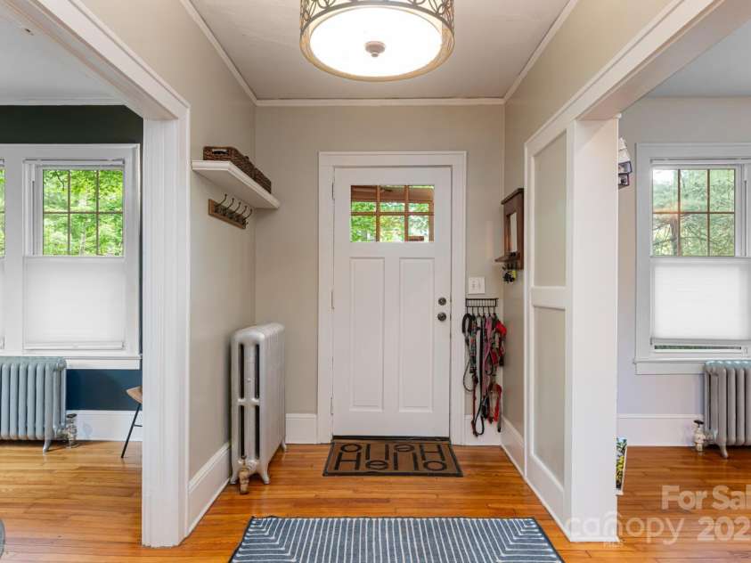 1 Kenilworth Road, Asheville, NC 28803.  MLS# CAR4241004, YatesRealty ID 20208. 