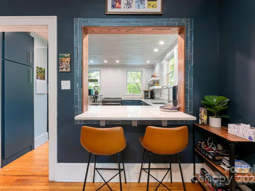 1 Kenilworth Road, Asheville, NC 28803.  MLS# CAR4241004, YatesRealty ID 20208. 