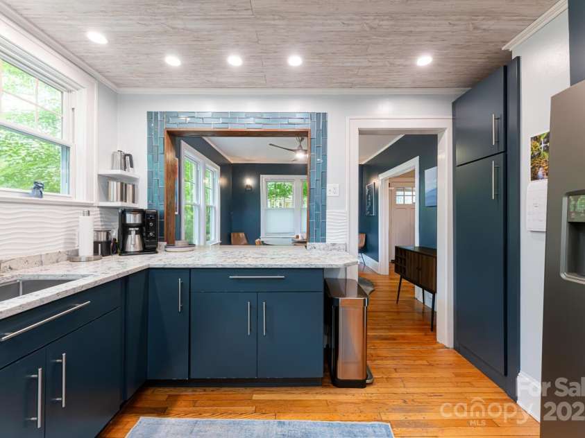 1 Kenilworth Road, Asheville, NC 28803.  MLS# CAR4241004, YatesRealty ID 20208. 