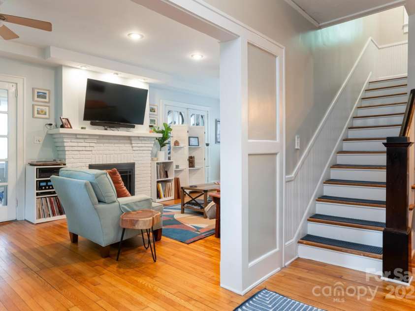 1 Kenilworth Road, Asheville, NC 28803.  MLS# CAR4241004, YatesRealty ID 20208. 