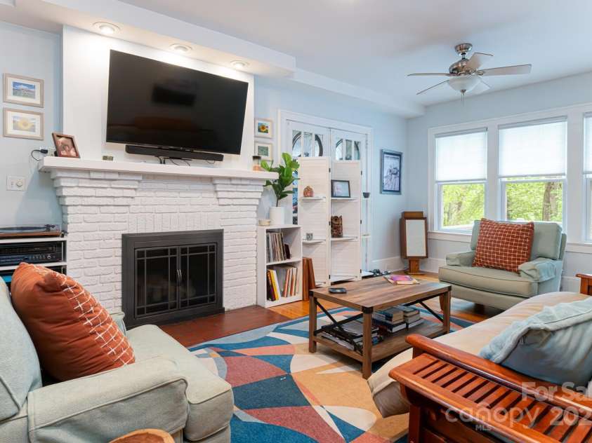 1 Kenilworth Road, Asheville, NC 28803.  MLS# CAR4241004, YatesRealty ID 20208. 