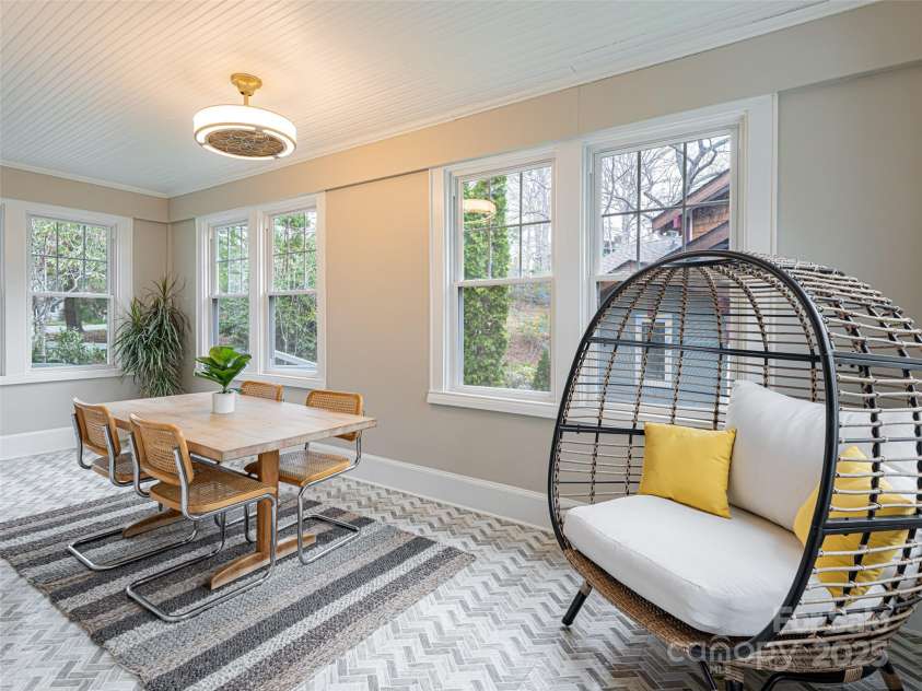 1 Kenilworth Road, Asheville, NC 28803.  MLS# CAR4241004, YatesRealty ID 20208. 