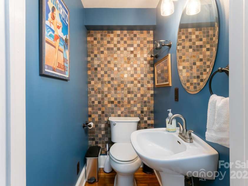 1 Kenilworth Road, Asheville, NC 28803.  MLS# CAR4241004, YatesRealty ID 20208. 