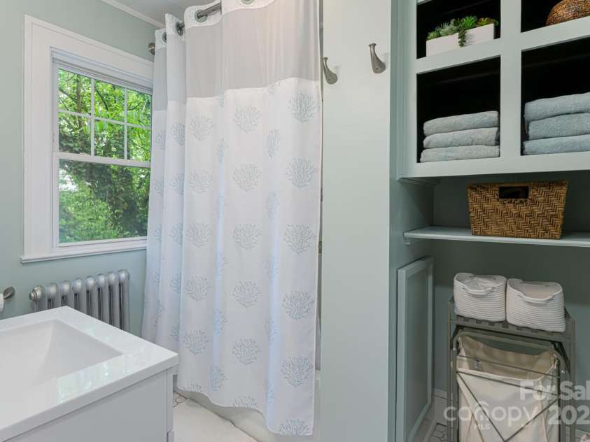 1 Kenilworth Road, Asheville, NC 28803.  MLS# CAR4241004, YatesRealty ID 20208. 