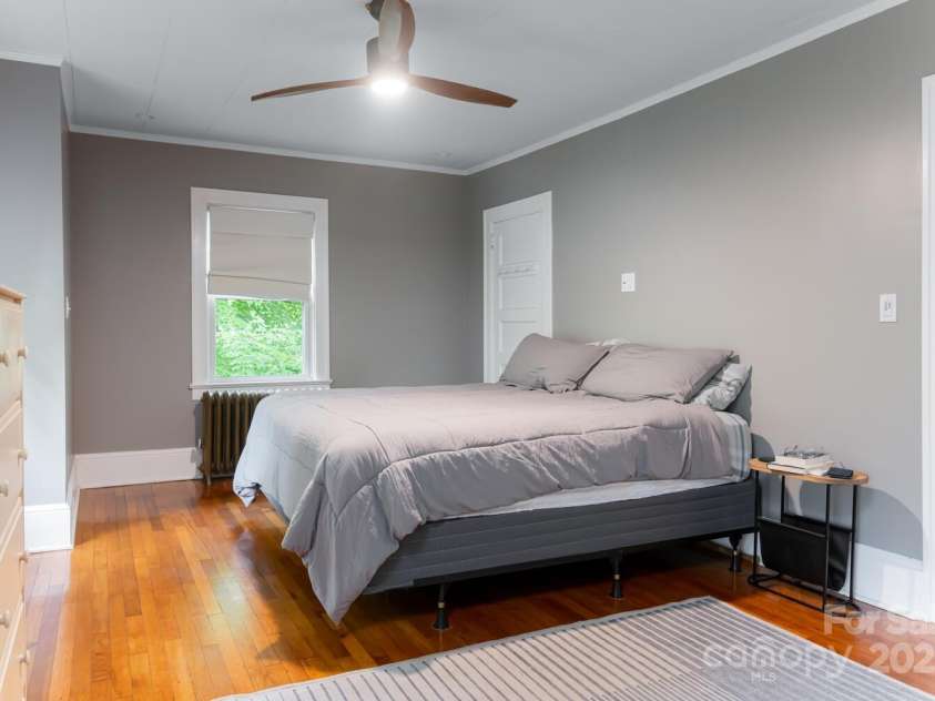 1 Kenilworth Road, Asheville, NC 28803.  MLS# CAR4241004, YatesRealty ID 20208. 