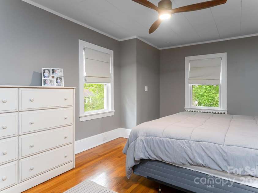 1 Kenilworth Road, Asheville, NC 28803.  MLS# CAR4241004, YatesRealty ID 20208. 