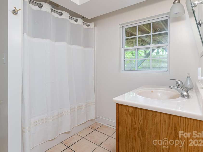 1 Kenilworth Road, Asheville, NC 28803.  MLS# CAR4241004, YatesRealty ID 20208. 