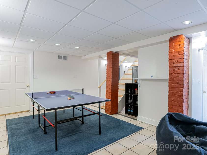 1 Kenilworth Road, Asheville, NC 28803.  MLS# CAR4241004, YatesRealty ID 20208. 