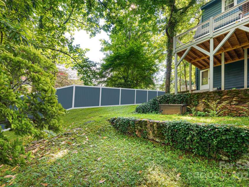 1 Kenilworth Road, Asheville, NC 28803.  MLS# CAR4241004, YatesRealty ID 20208. Virtually enhanced include a privacy fence