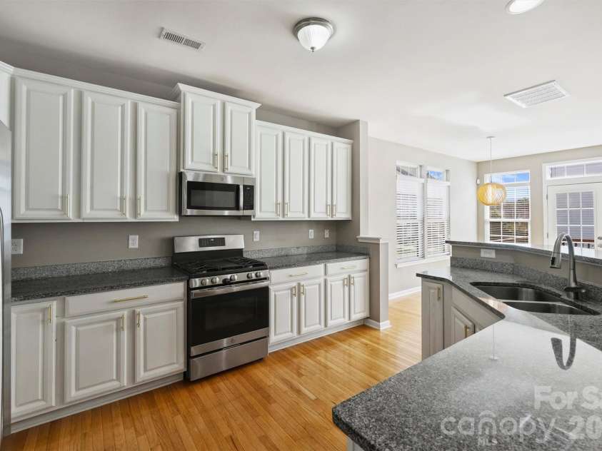 7703 Jackson Pond Drive, Charlotte, NC 28273.  MLS# CAR4354464, YatesRealty ID 20208. 