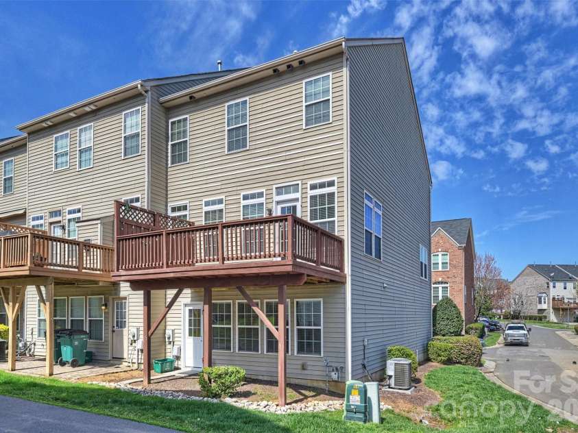 7703 Jackson Pond Drive, Charlotte, NC 28273.  MLS# CAR4354464, YatesRealty ID 20208. 