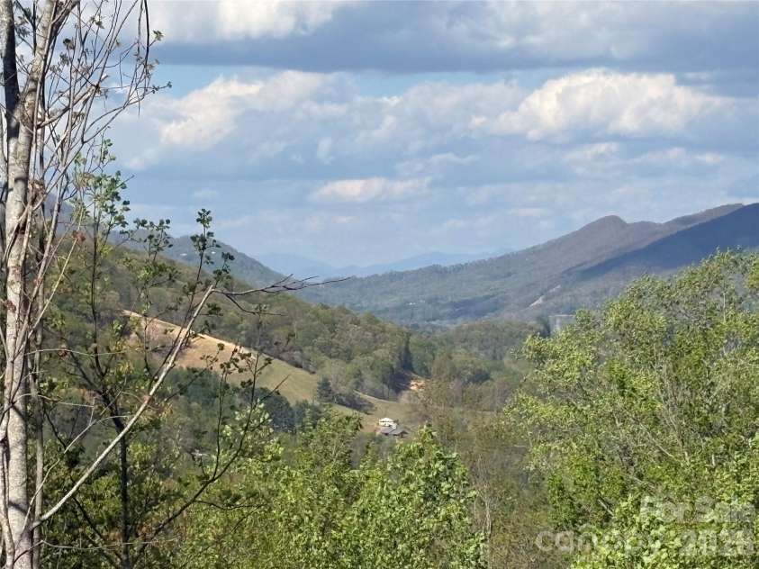 76 Busters Drive, Waynesville, NC 28786.  MLS# CAR4369725, YatesRealty ID 20209. 