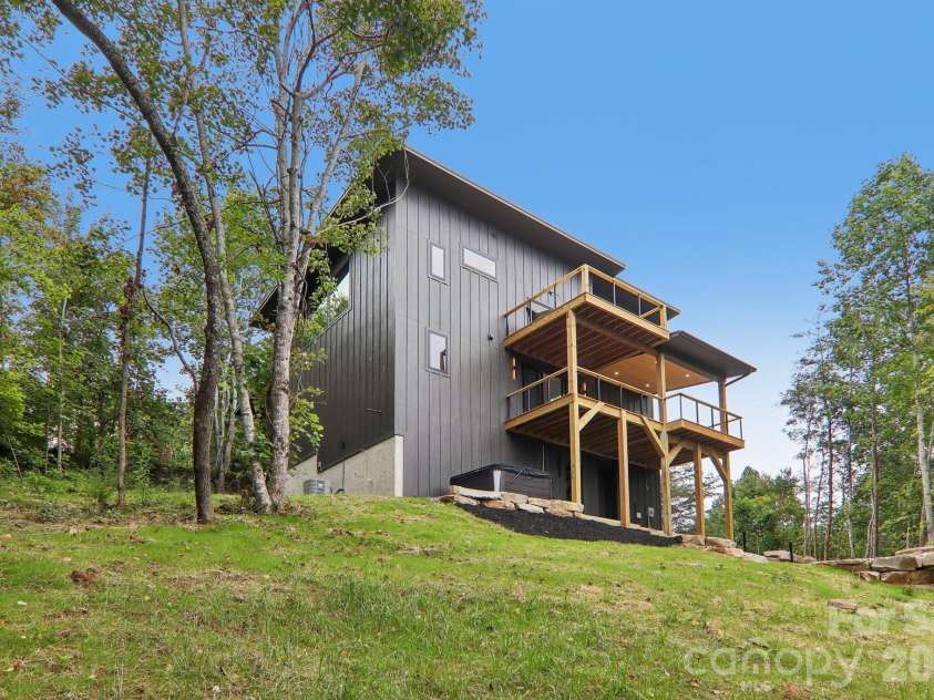 76 Busters Drive, Waynesville, NC 28786.  MLS# CAR4369725, YatesRealty ID 20209. 