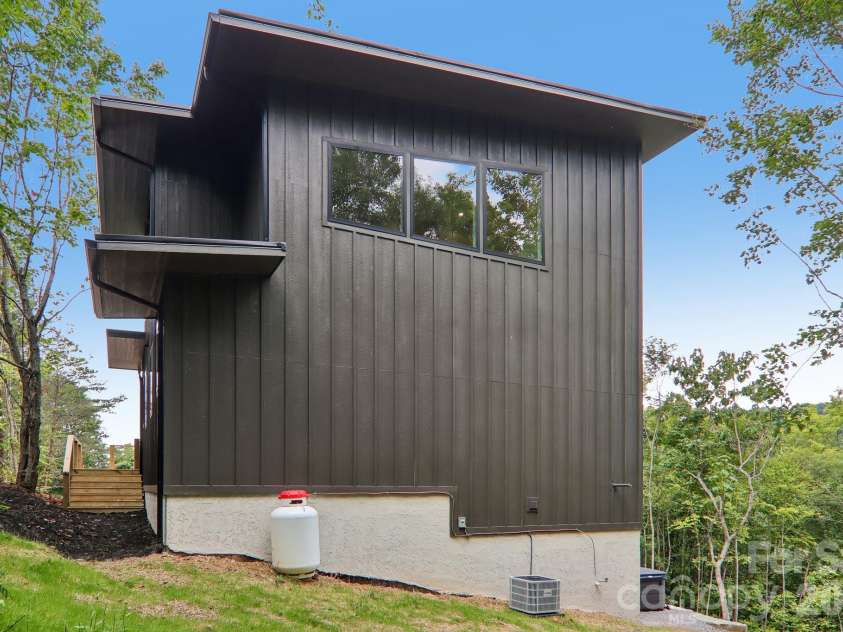 76 Busters Drive, Waynesville, NC 28786.  MLS# CAR4369725, YatesRealty ID 20209. 