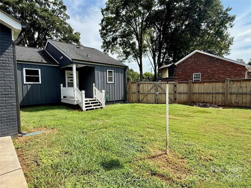 808 Mark Street, Belmont, NC 28012.  MLS# CAR4294048, YatesRealty ID 2021. 