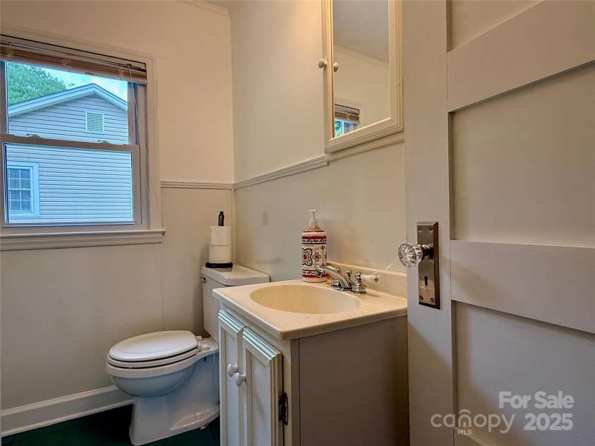 808 Mark Street, Belmont, NC 28012.  MLS# CAR4294048, YatesRealty ID 2021. 