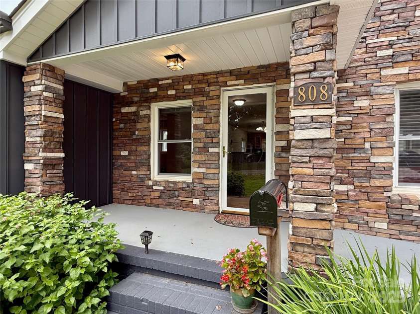 808 Mark Street, Belmont, NC 28012.  MLS# CAR4294048, YatesRealty ID 2021. Front Porch