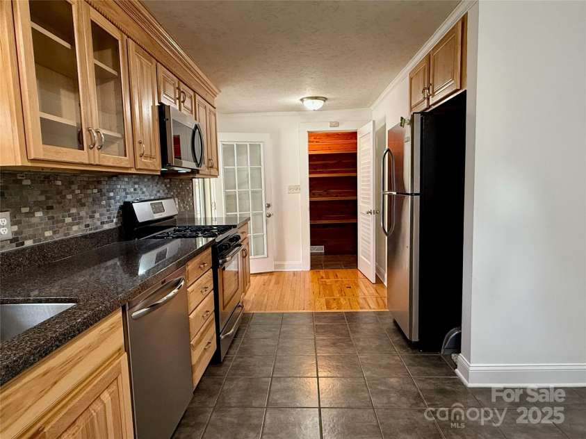 808 Mark Street, Belmont, NC 28012.  MLS# CAR4294048, YatesRealty ID 2021. Large Galley Kitchen