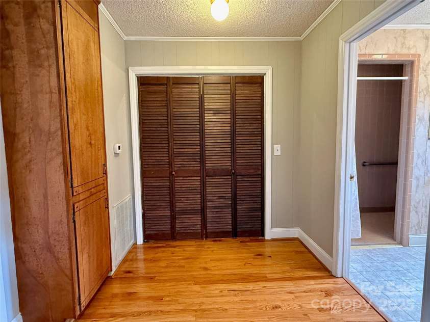 808 Mark Street, Belmont, NC 28012.  MLS# CAR4294048, YatesRealty ID 2021. Laundry / Foyer