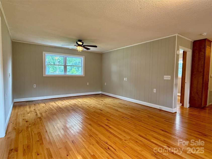 808 Mark Street, Belmont, NC 28012.  MLS# CAR4294048, YatesRealty ID 2021. Living Room