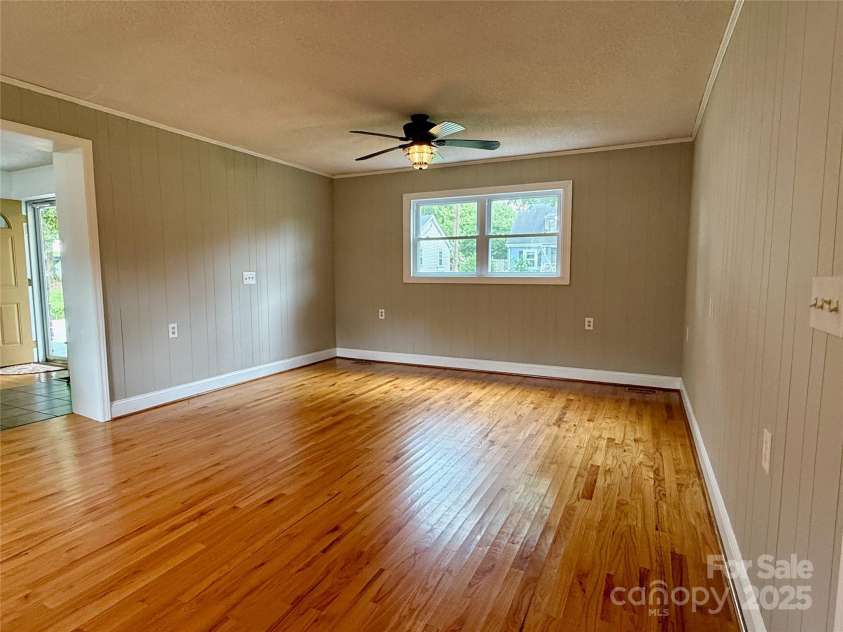 808 Mark Street, Belmont, NC 28012.  MLS# CAR4294048, YatesRealty ID 2021. Living Room