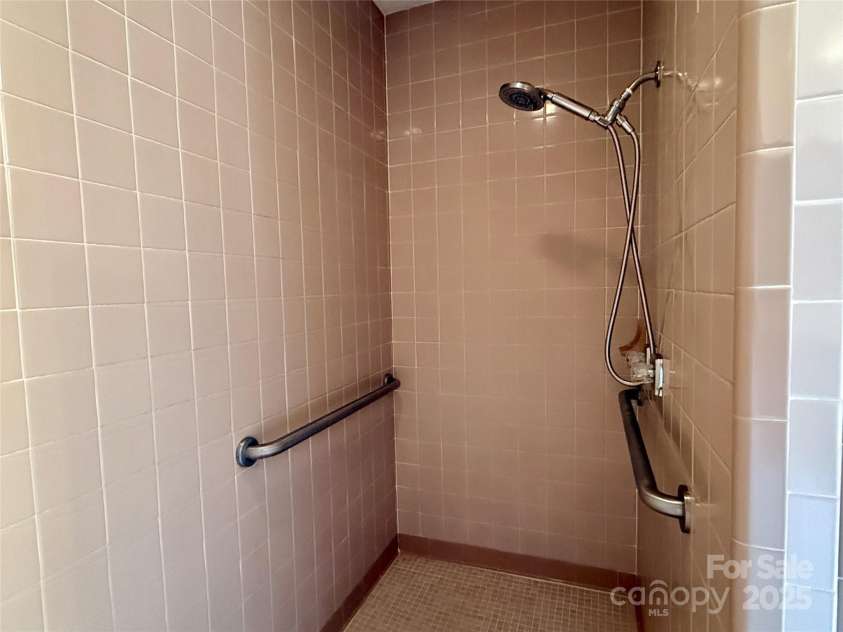 808 Mark Street, Belmont, NC 28012.  MLS# CAR4294048, YatesRealty ID 2021. Primary Bathroom