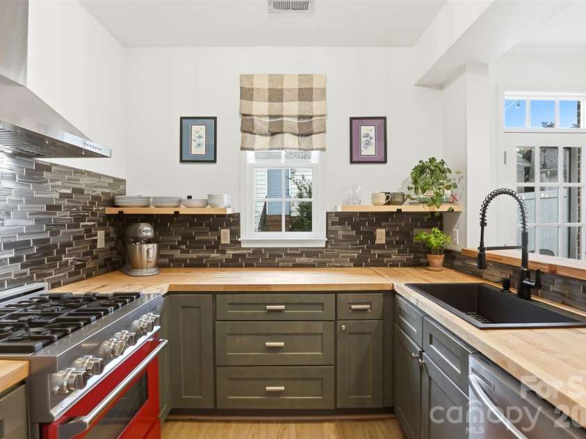 13911 Cinnabar Place, Huntersville, NC 28078.  MLS# CAR4378161, YatesRealty ID 20211. 