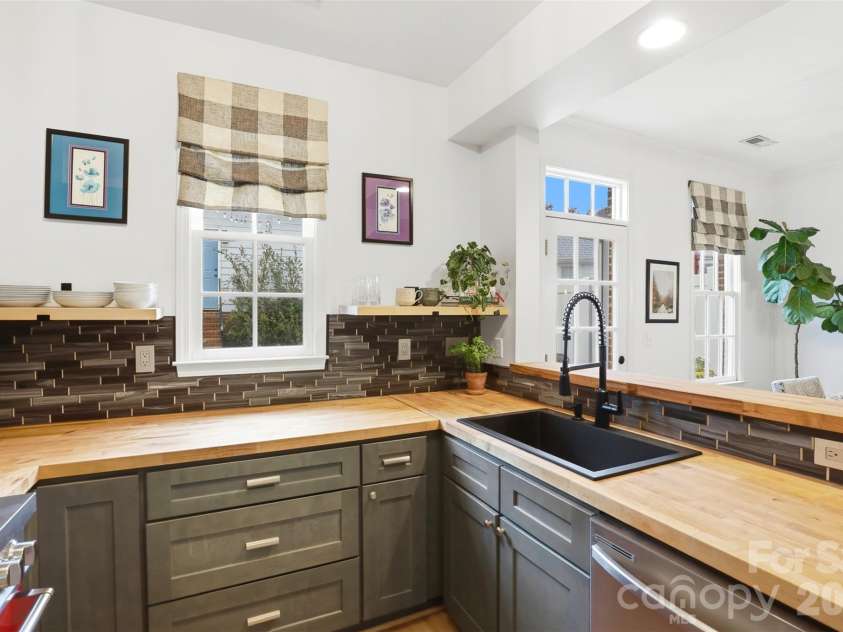 13911 Cinnabar Place, Huntersville, NC 28078.  MLS# CAR4378161, YatesRealty ID 20211. 