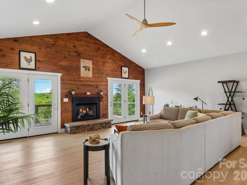 68 Simply Grateful Drive, Hendersonville, NC 28792.  MLS# CAR4361278, YatesRealty ID 20212. 