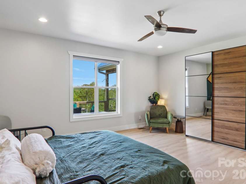 68 Simply Grateful Drive, Hendersonville, NC 28792.  MLS# CAR4361278, YatesRealty ID 20212. 