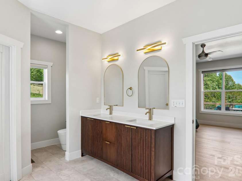 68 Simply Grateful Drive, Hendersonville, NC 28792.  MLS# CAR4361278, YatesRealty ID 20212. 