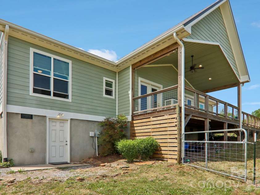 68 Simply Grateful Drive, Hendersonville, NC 28792.  MLS# CAR4361278, YatesRealty ID 20212. 