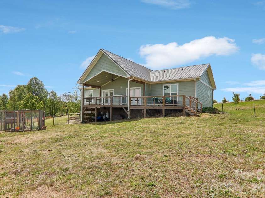 68 Simply Grateful Drive, Hendersonville, NC 28792.  MLS# CAR4361278, YatesRealty ID 20212. 