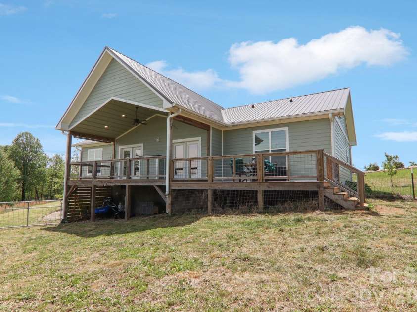 68 Simply Grateful Drive, Hendersonville, NC 28792.  MLS# CAR4361278, YatesRealty ID 20212. 