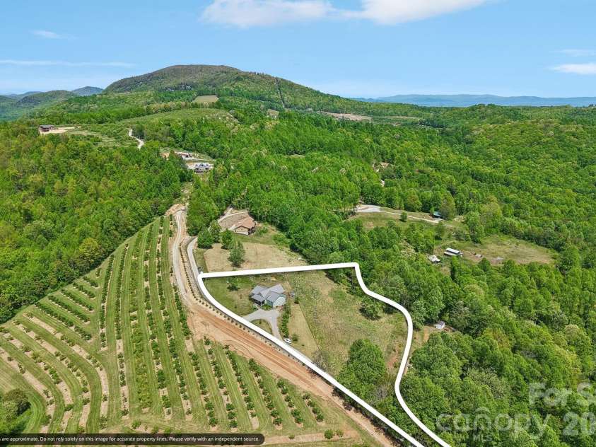68 Simply Grateful Drive, Hendersonville, NC 28792.  MLS# CAR4361278, YatesRealty ID 20212. 