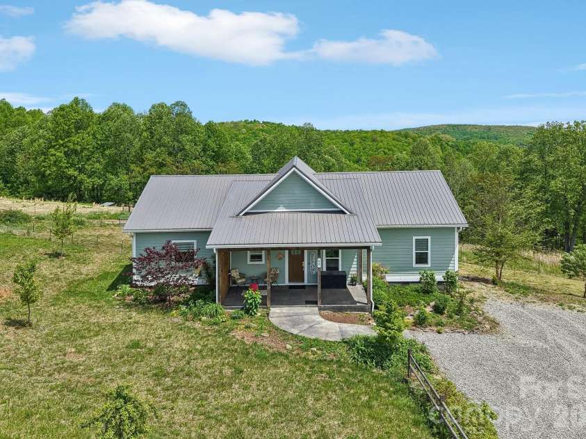 68 Simply Grateful Drive, Hendersonville, NC 28792.  MLS# CAR4361278, YatesRealty ID 20212. 