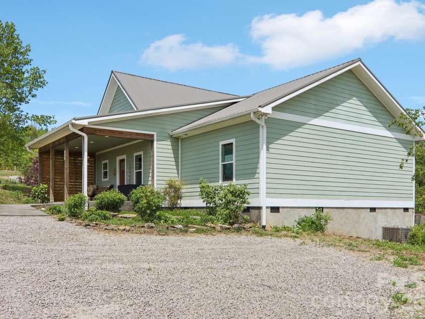 68 Simply Grateful Drive, Hendersonville, NC 28792.  MLS# CAR4361278, YatesRealty ID 20212. 
