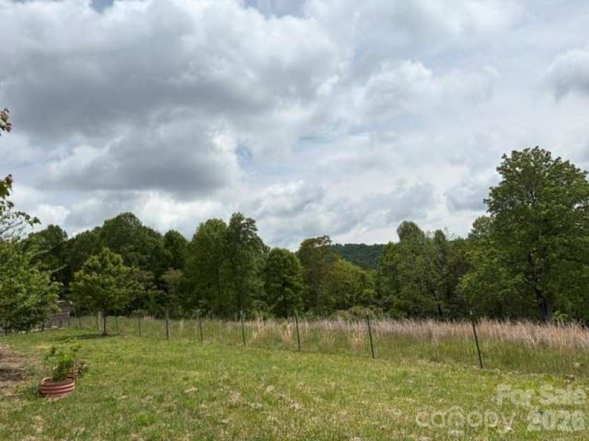 68 Simply Grateful Drive, Hendersonville, NC 28792.  MLS# CAR4361278, YatesRealty ID 20212. 